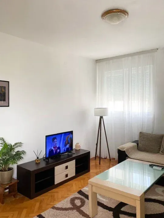 Izdavanje, dvosoban stan, 65m², Momišići, Podgorica