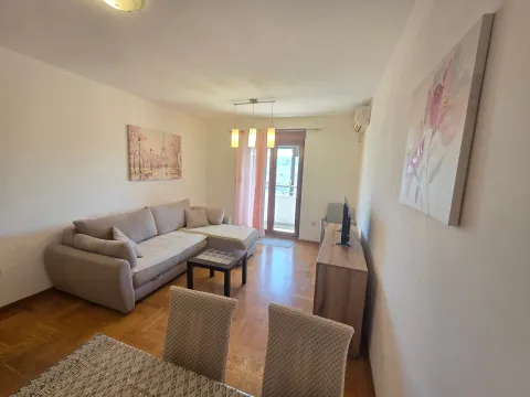 Izdavanje, dvosoban stan, 70m², Stari Aerodrom, Podgorica - image 17