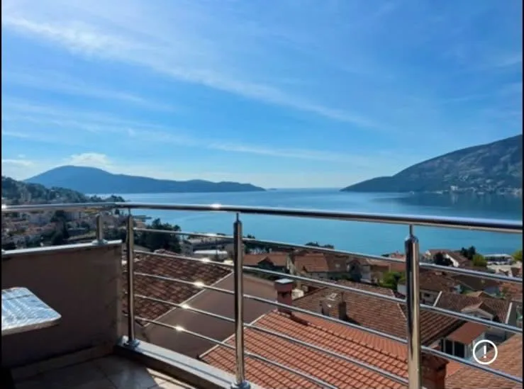Izdavanje, trosoban stan, 130m², Igalo, Herceg Novi