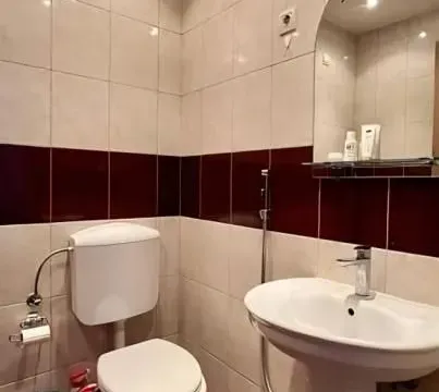 Sale, two bedroom apartment, 70m², Petrovac, Budva - image 9