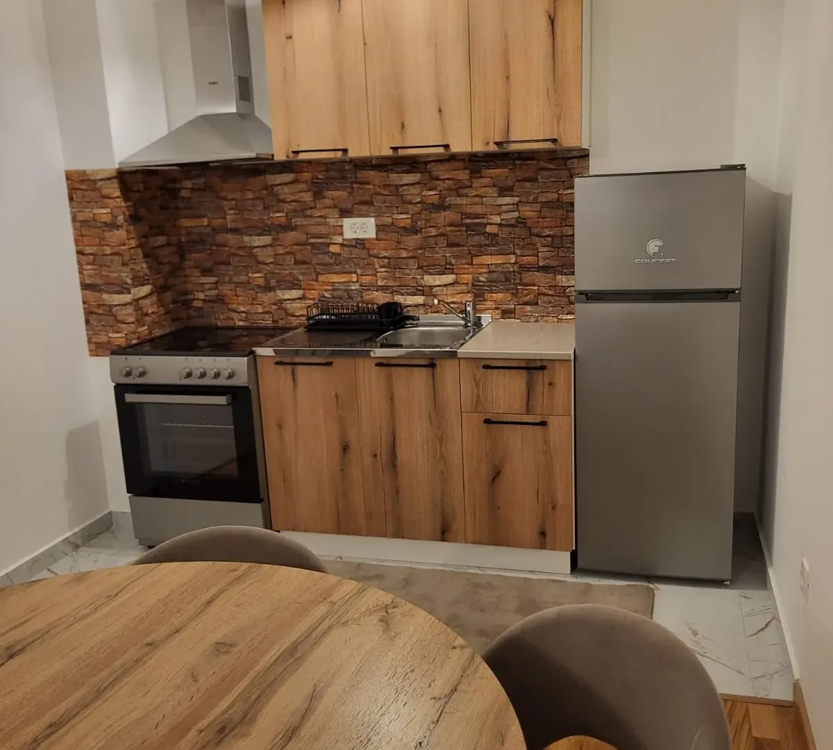 Izdavanje, jednosoban stan, 42m², Zagorič, Podgorica