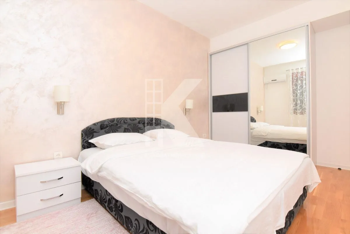 Izdavanje, dvosoban stan, 90m², Preko Morače, Podgorica