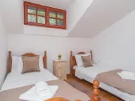 Rent, house, 292m², Kotor, Crna Gora - image 11