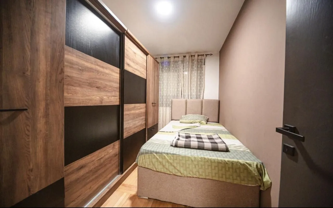 Izdavanje, dvosoban stan, 80m², Stari Aerodrom, Podgorica
