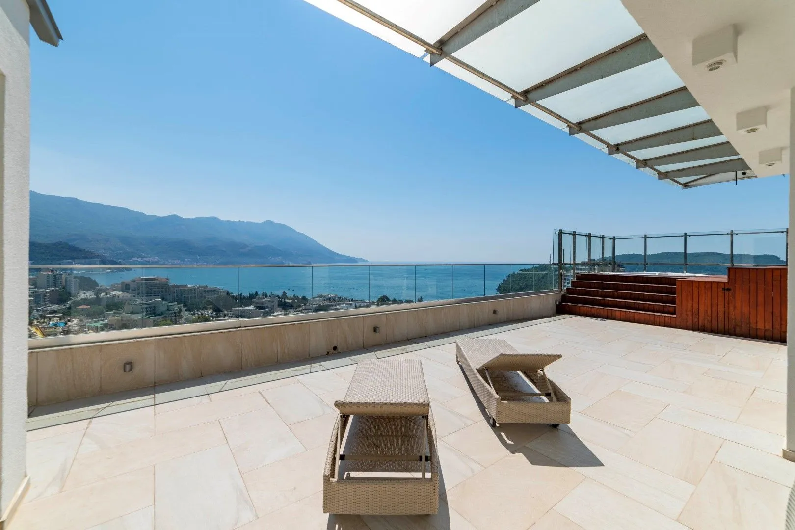 Sale, four bedroom apartment, 355m², Bečići, Budva