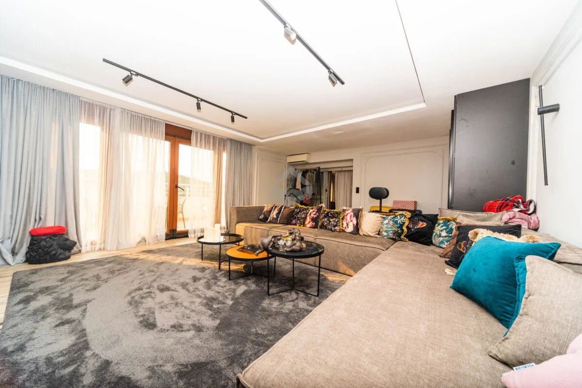 Prodaja, trosoban stan, 195m², Pobrežje, Podgorica