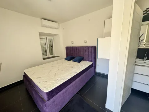 Izdavanje, jednosoban stan, 40m², Stari Grad, Budva - image 7