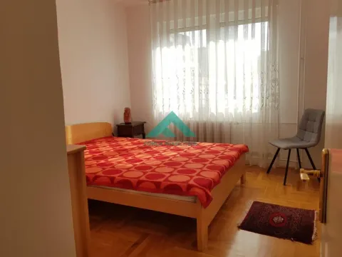 Izdavanje, trosoban stan, 84m², Vračar Centar, Vračar Sve Podlokacije - image 6