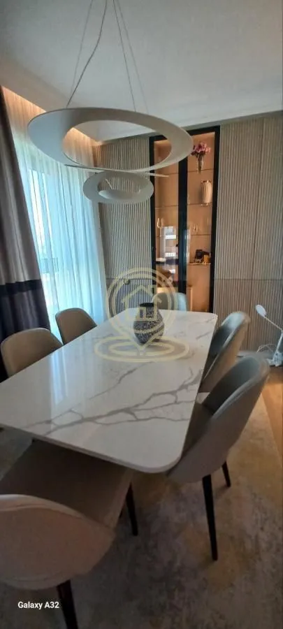 Izdavanje, trosoban stan, 85m², Savski Venac, Beograd
