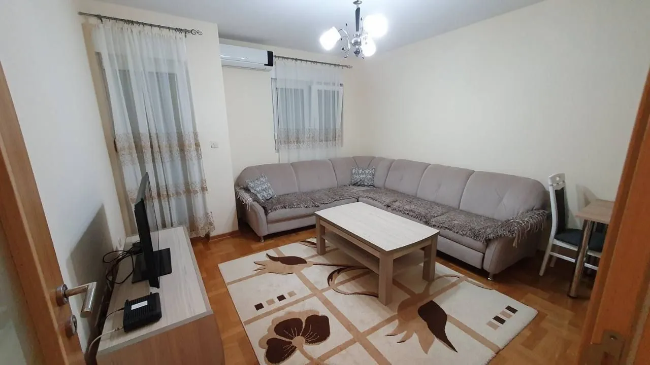Izdavanje, dvosoban stan, 60m², Stari Aerodrom, Podgorica