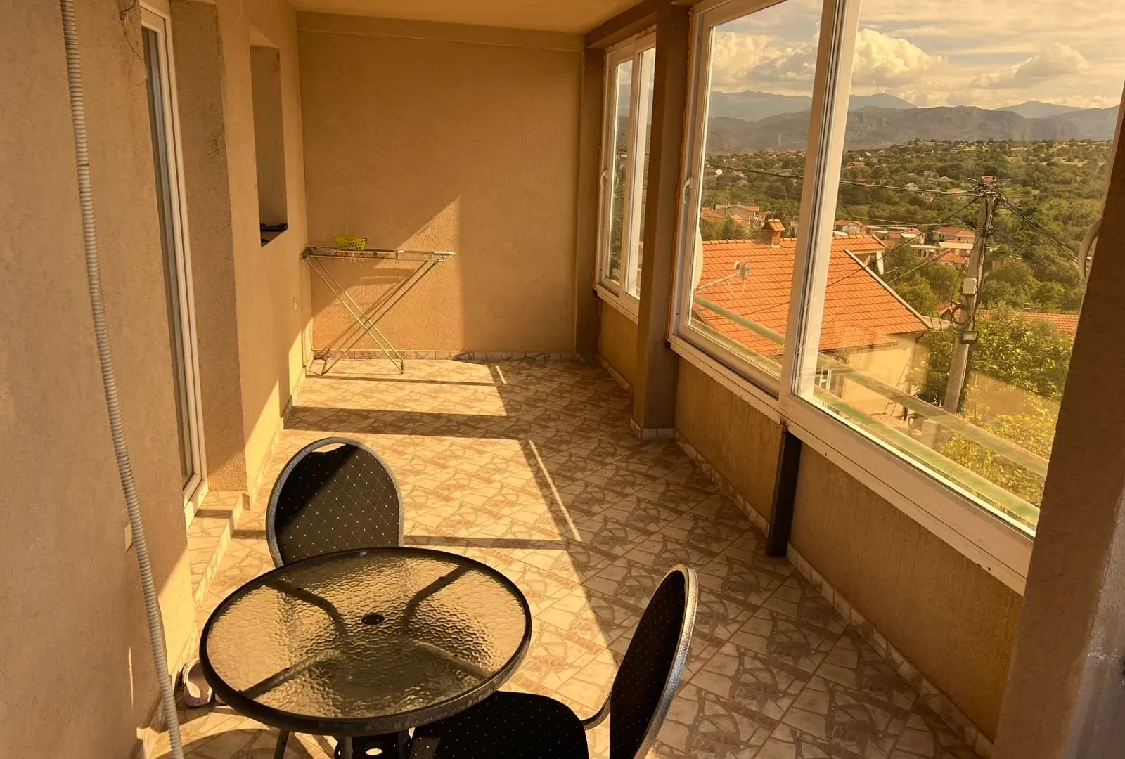 Izdavanje, trosoban stan, 140m², Vranići, Podgorica