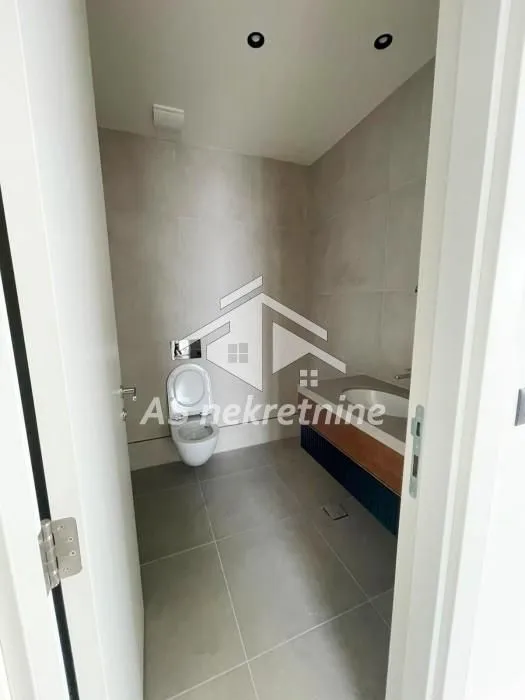 Rent, four bedroom apartment, 148m², Savski Venac, Beograd