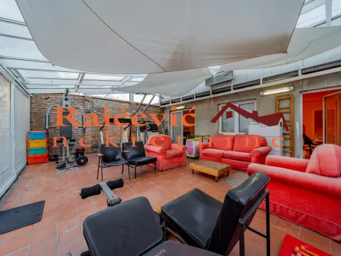 Prodaja, četvorosoban stan, 202m², Centar, Kruševac - image 16