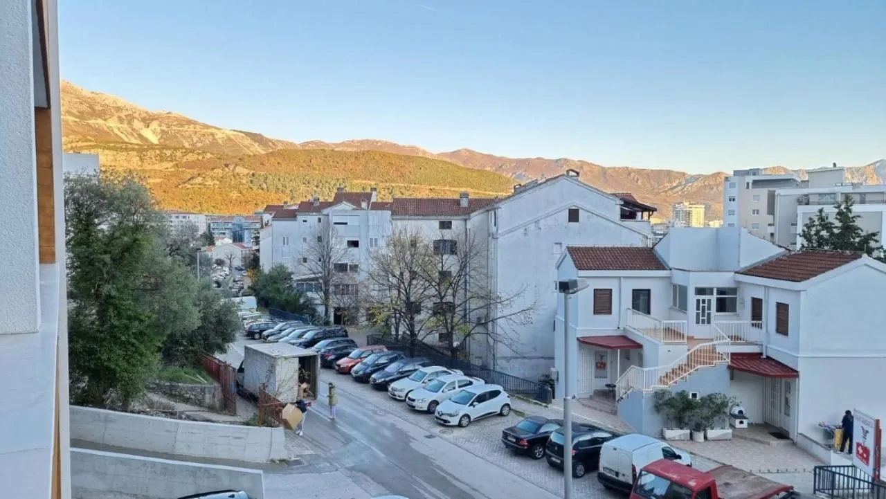 View from the terrace towards the neighborhood and surrounding mountains.