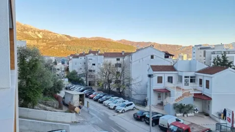 View from the terrace towards the neighborhood and surrounding mountains. - image 8