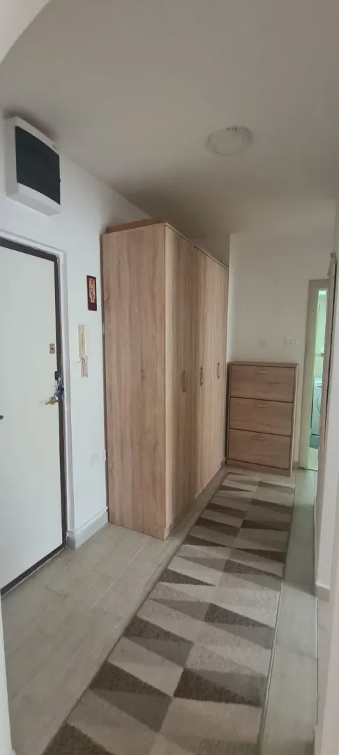 Izdavanje, dvosoban stan, 54m², Blok 6, Podgorica