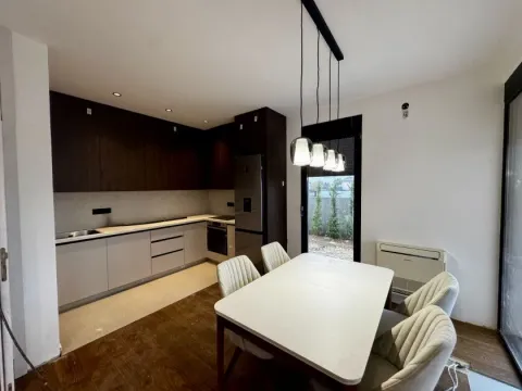 Izdavanje, kuća, 225m², Gornja Gorica, Podgorica - image 11