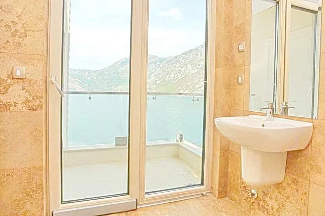 Prodaja, dvosoban stan, 47m², Morinj, Kotor