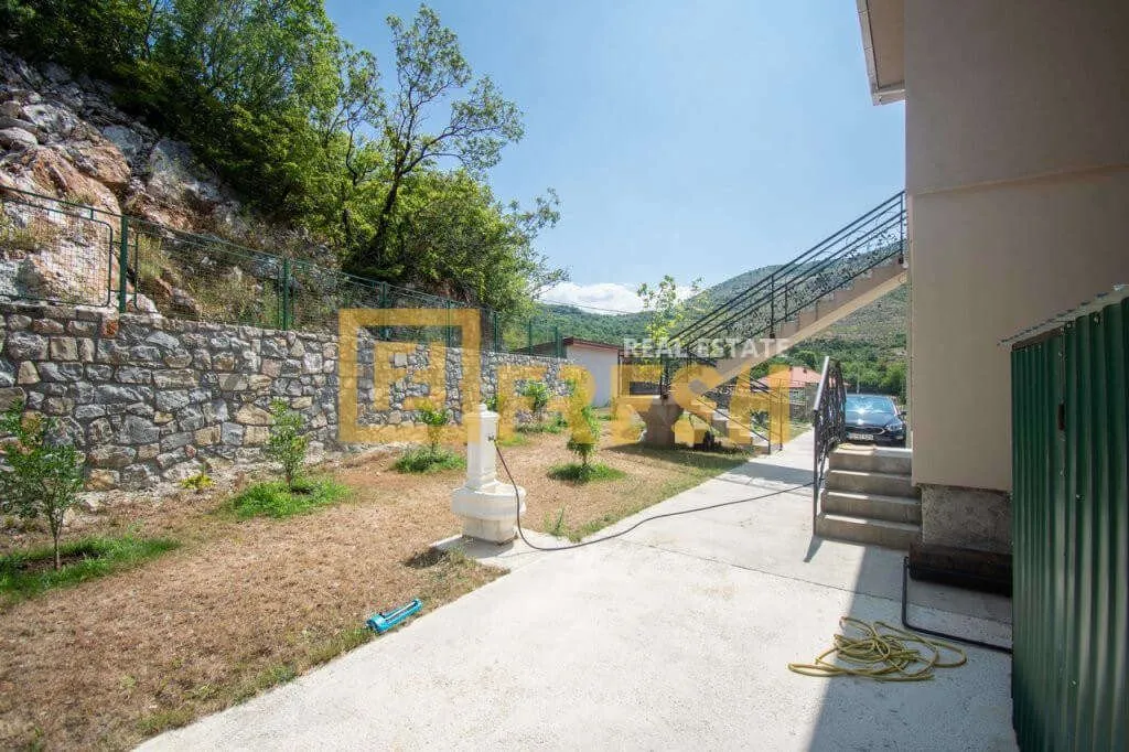 Prodaja, kuća, 220m², Ostalo, Podgorica