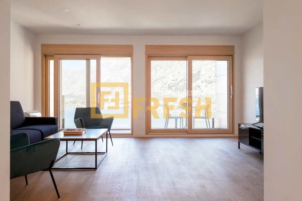 Prodaja, četvorosoban stan, 253m², Kotor, Crna Gora