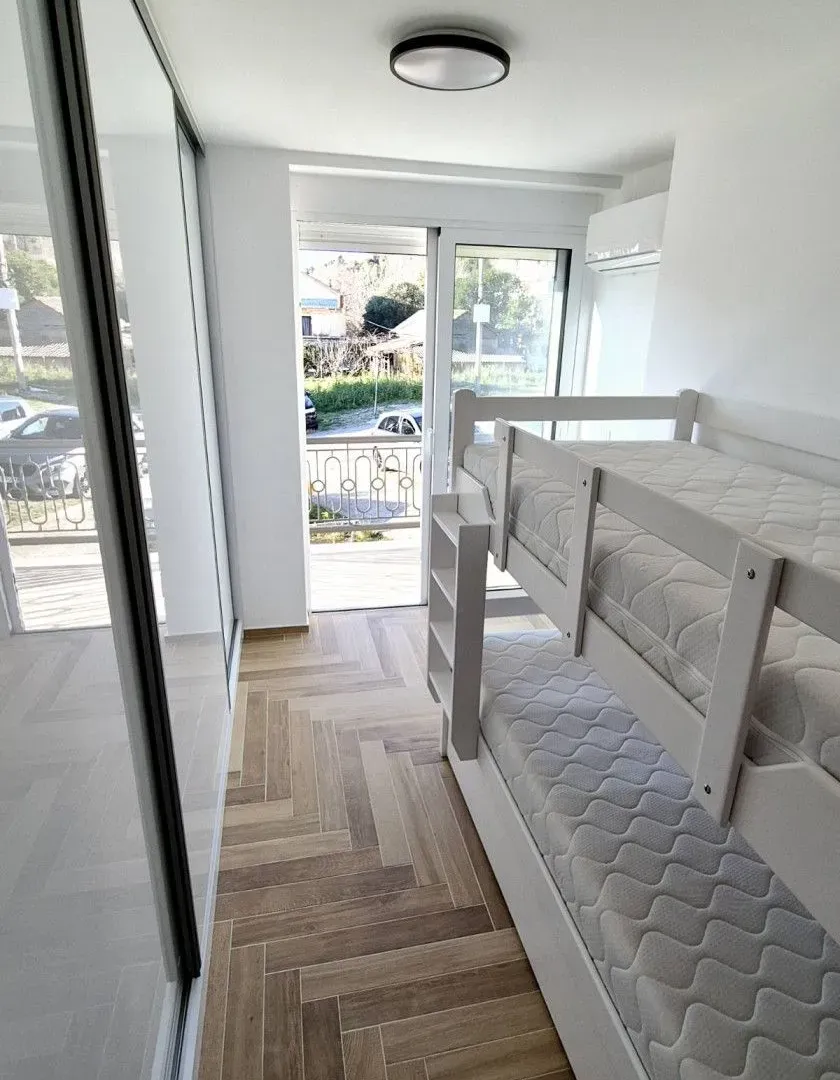 Izdavanje, dvosoban stan, 85m², Kumbor, Herceg Novi