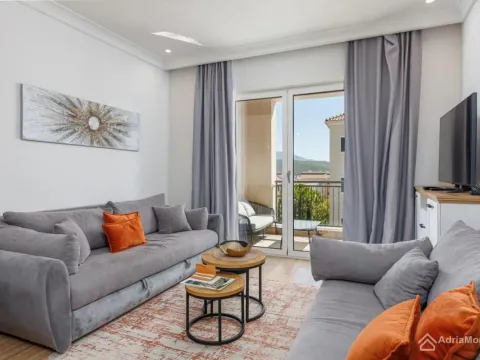 Prodaja, jednosoban stan, 50m², Luštica Bay, Tivat - image 1