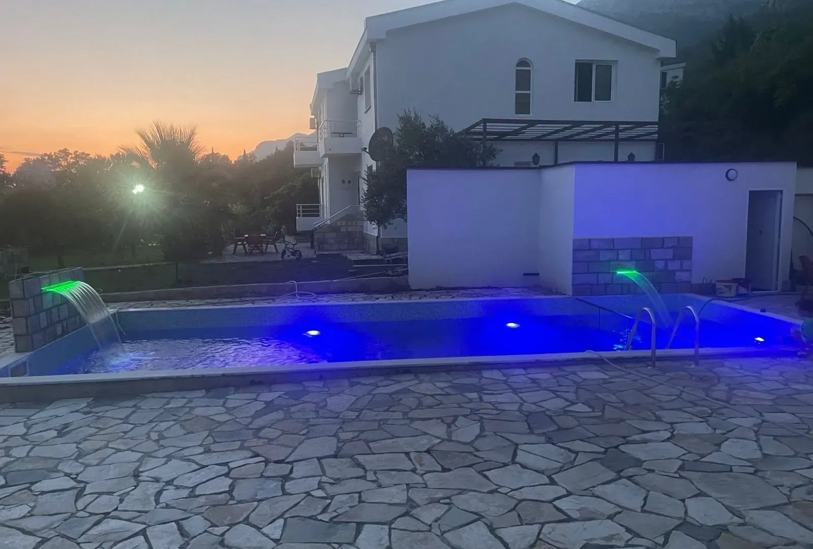 Sale, house, 313m², Sutomore, Bar