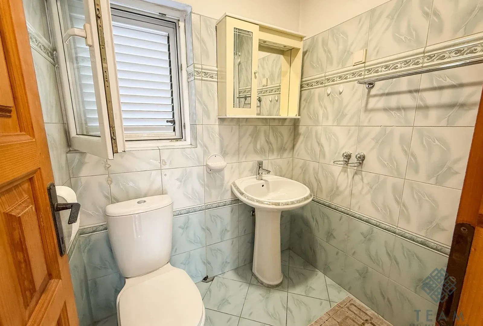 Izdavanje, kuća, 300m², Masline, Podgorica