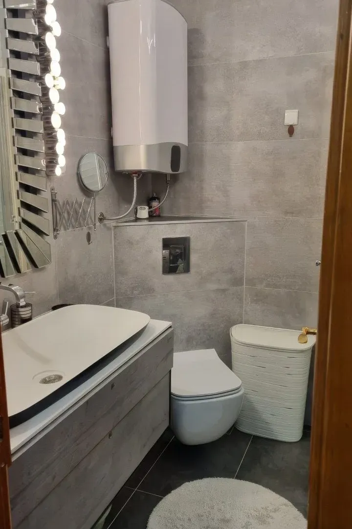 Izdavanje, dvosoban stan, 70m², Topla, Herceg Novi