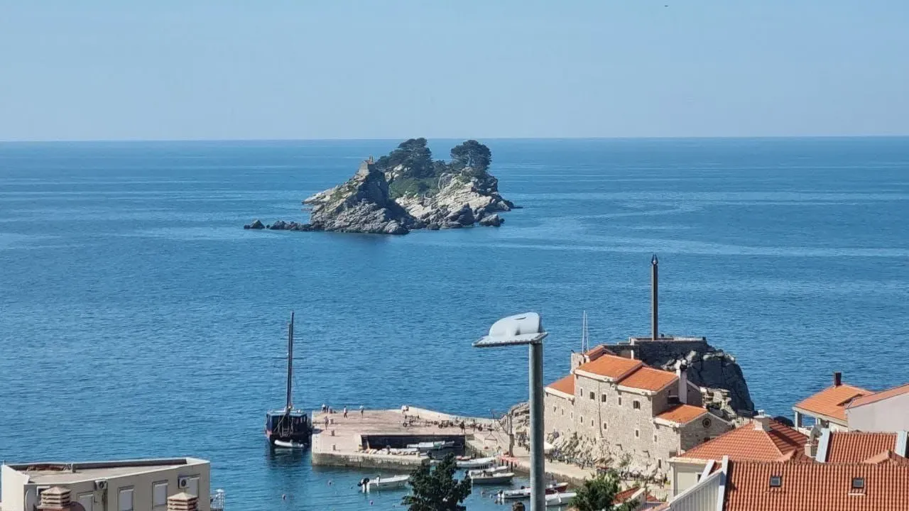 Prodaja, trosoban stan, 79m², Petrovac, Budva
