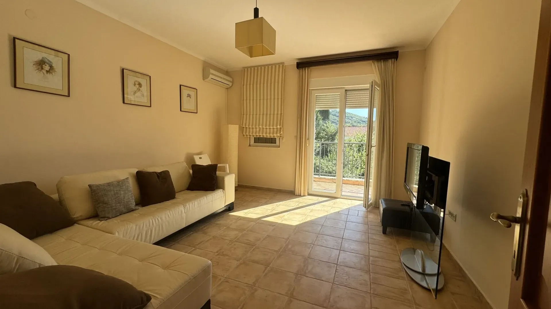 Prodaja, kuća, 307m², Mojdež, Herceg Novi