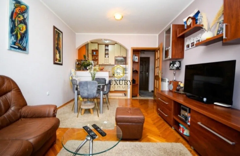 Izdavanje, jednosoban stan, 45m², Stari Aerodrom, Podgorica