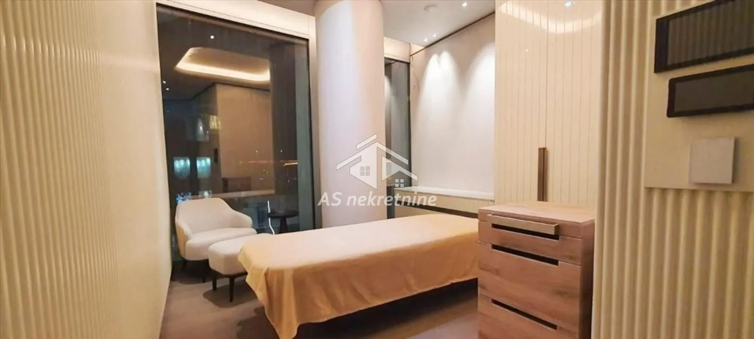 Izdavanje, trosoban stan, 90m², Savski Venac, Beograd
