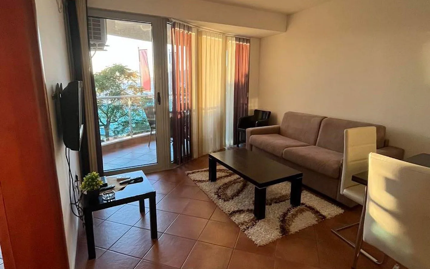 Izdavanje, jednosoban stan, 56m², Dobra Voda, Jagodina