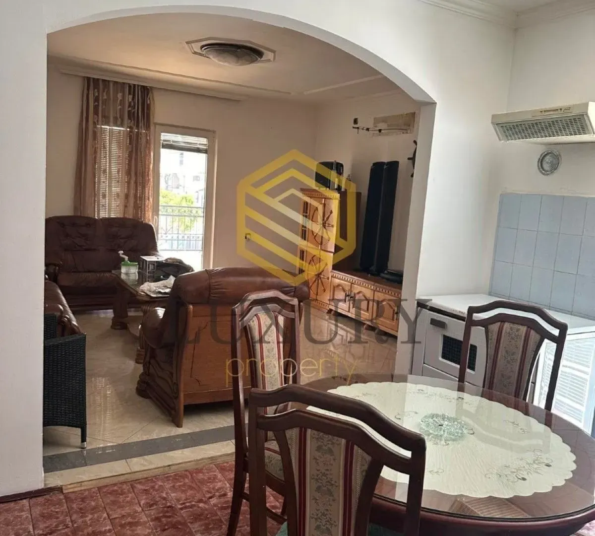 Izdavanje, četvorosoban stan, 156m², Stari Aerodrom, Podgorica