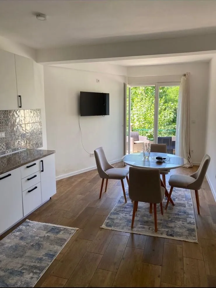 Izdavanje, jednosoban stan, 64m², Mažina, Tivat