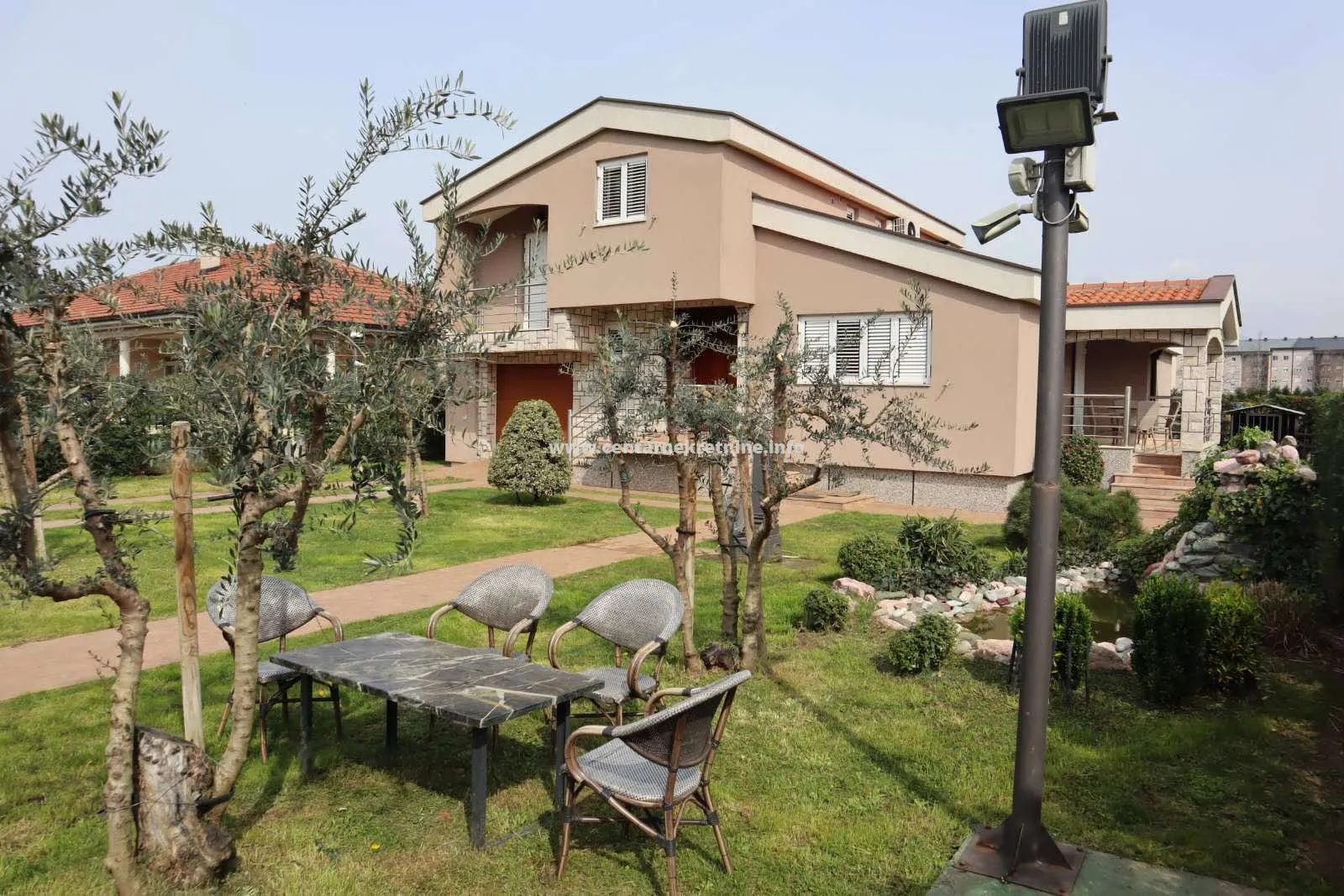 Prodaja, kuća, 200m², Zabjelo, Podgorica