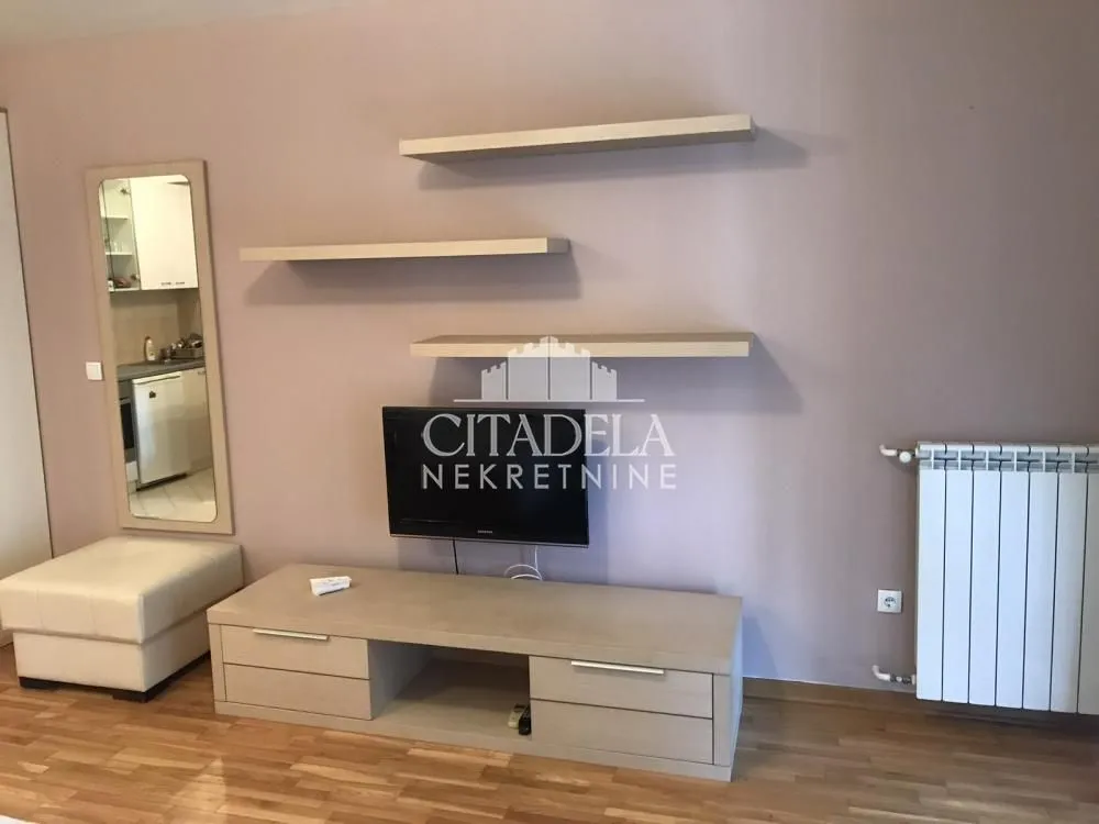 Izdavanje, stan, 38m², Slavija, Vračar Sve Podlokacije