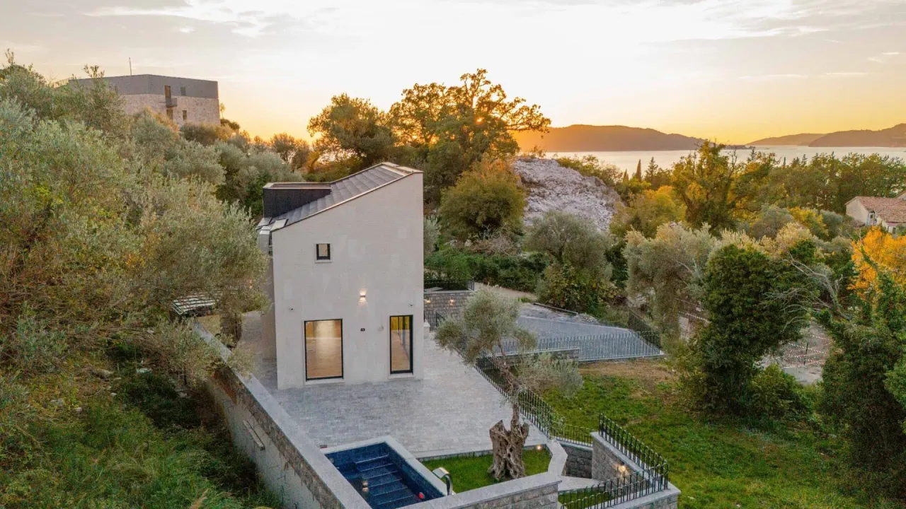 Prodaja, kuća, 240m², Kamenovo, Budva