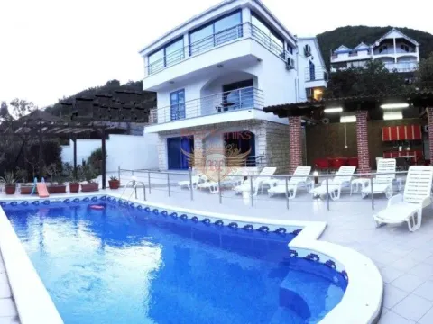 Prodaja, kuća, 280m², Herceg Novi, Crna Gora