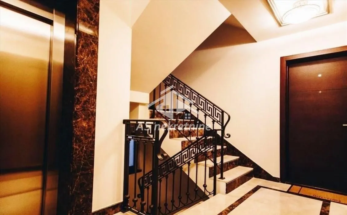 Izdavanje, trosoban stan, 68m², Vračar Sve Podlokacije, Beograd