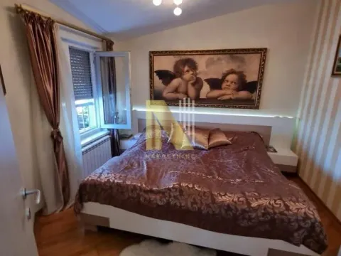 Izdavanje, četvorosoban stan, 98m², Centar, Novi Sad - image 8