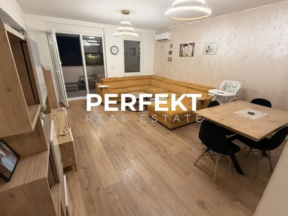 Prodaja, četvorosoban stan, 100m², Centar, Pančevo