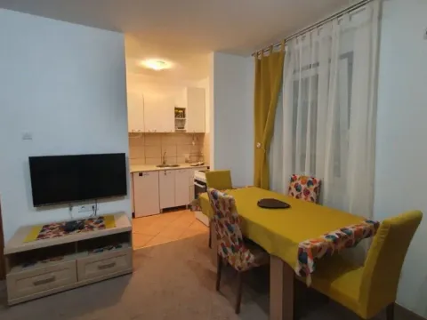 Izdavanje, dvosoban stan, 63m², Blok 9, Podgorica - image 4