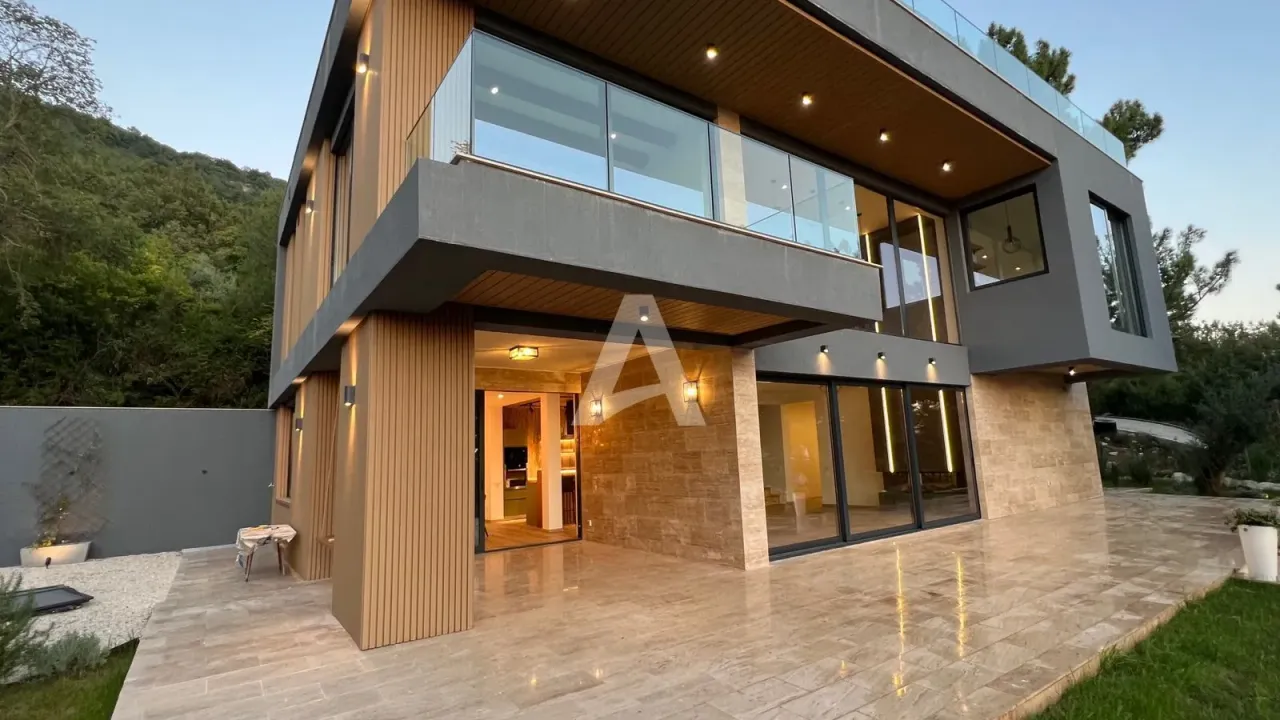 Prodaja, kuća, 317m², Kavač, Kotor