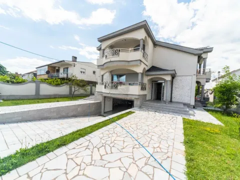 Rent, house, 320m², Zlatica, Podgorica - image 2