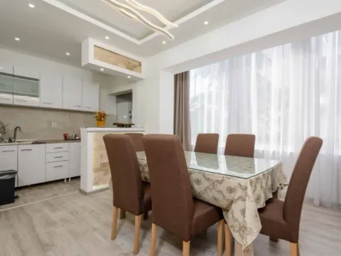 Izdavanje, jednosoban stan, 60m², Centar, Bar - image 7