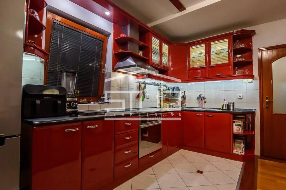Sale, four bedroom apartment, 105m², Stari Grad, Beograd