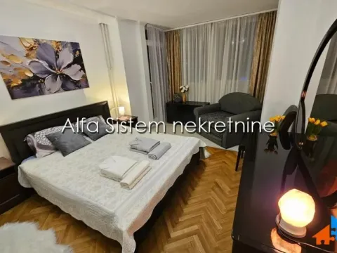 Izdavanje, trosoban stan, 87m², Slavija, Vračar Sve Podlokacije - image 8