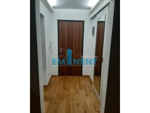 Izdavanje, trosoban stan, 78m², Zemun Gornji Grad, Zemun Sve Podlokacije - image 12